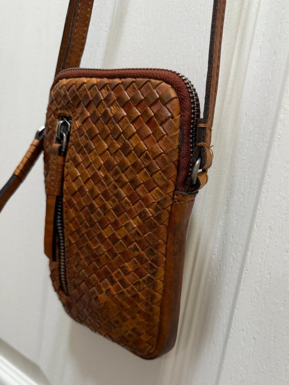 Wild West Los Angeles Woven Leather Crossbody Phone Bag Cognac Brown Minimalist - Picture 7 of 14